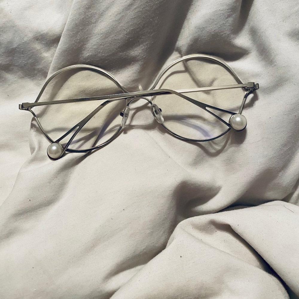 Large Circular Sunglasses - Picture 2 of 3